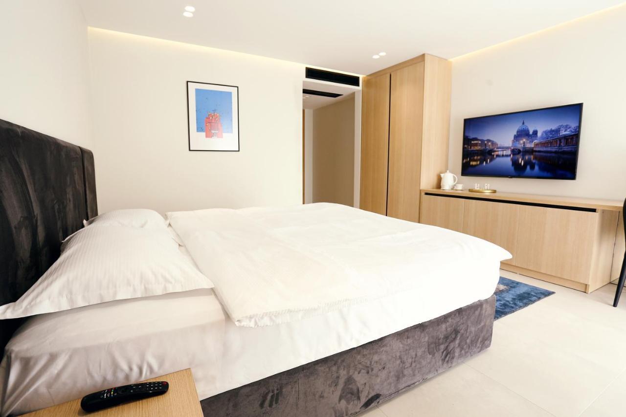 Hotel 12 Gjakova Екстериор снимка