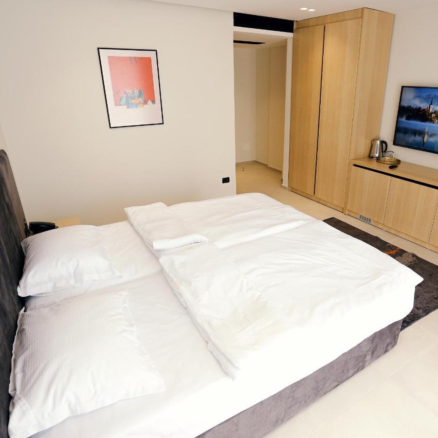 Hotel 12 Gjakova Екстериор снимка
