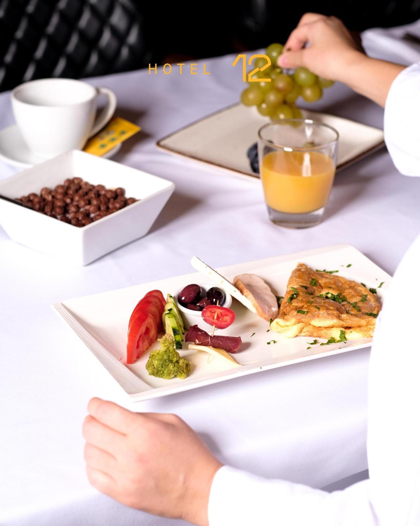 Hotel 12 Gjakova Екстериор снимка
