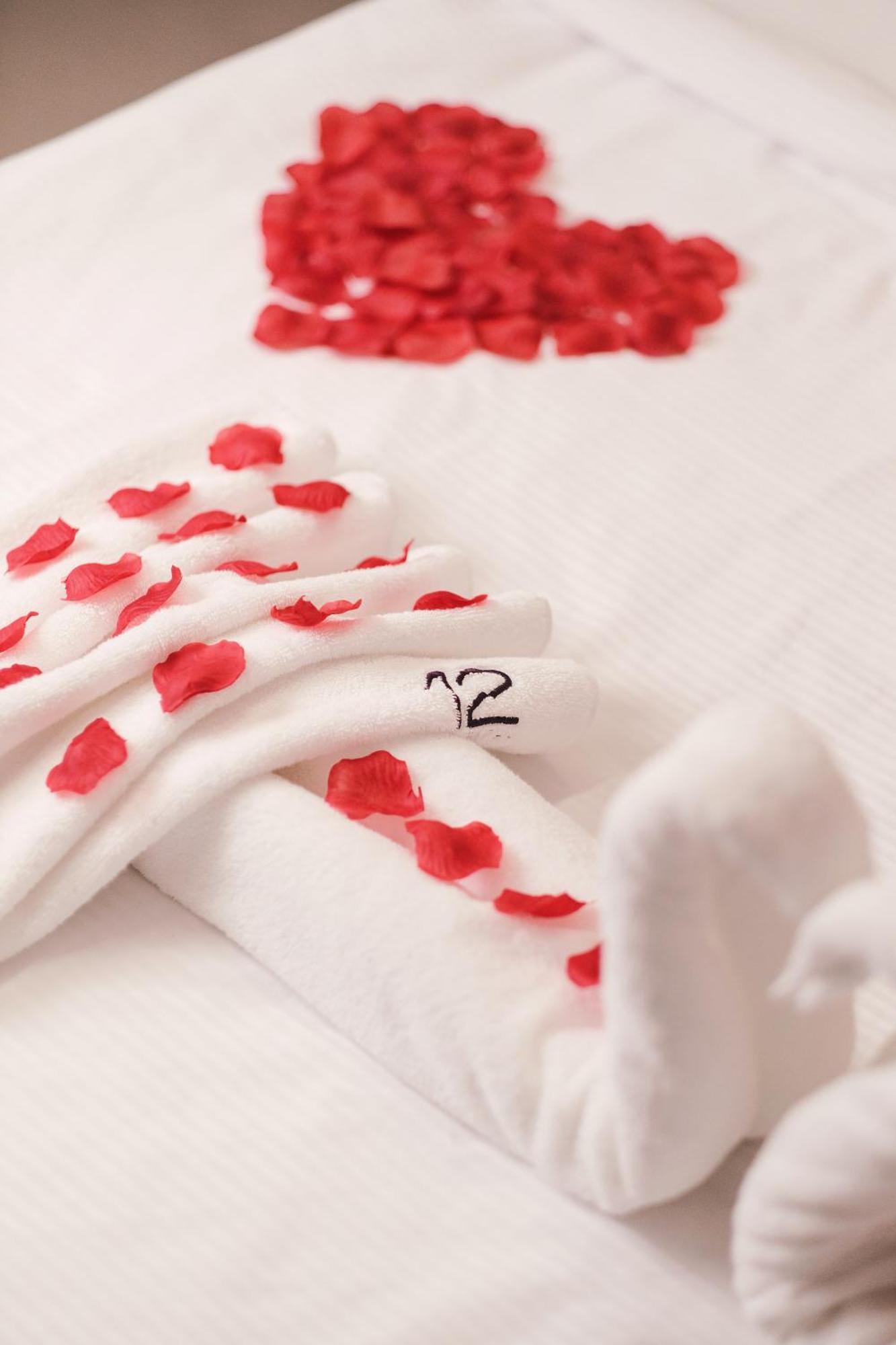 Hotel 12 Gjakova Екстериор снимка